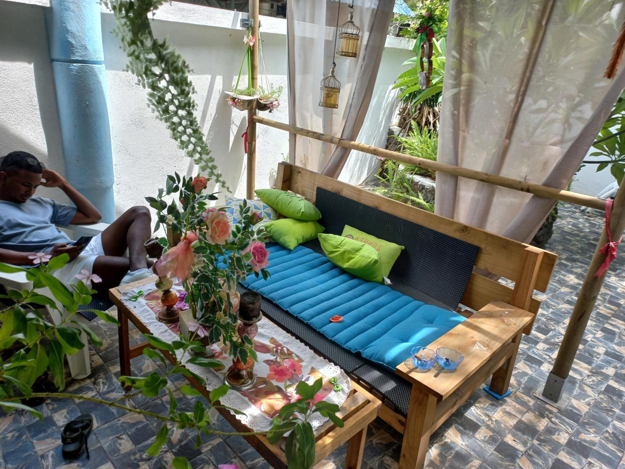 Open Air Cafe & Apartments Port Louis Ngoại thất bức ảnh