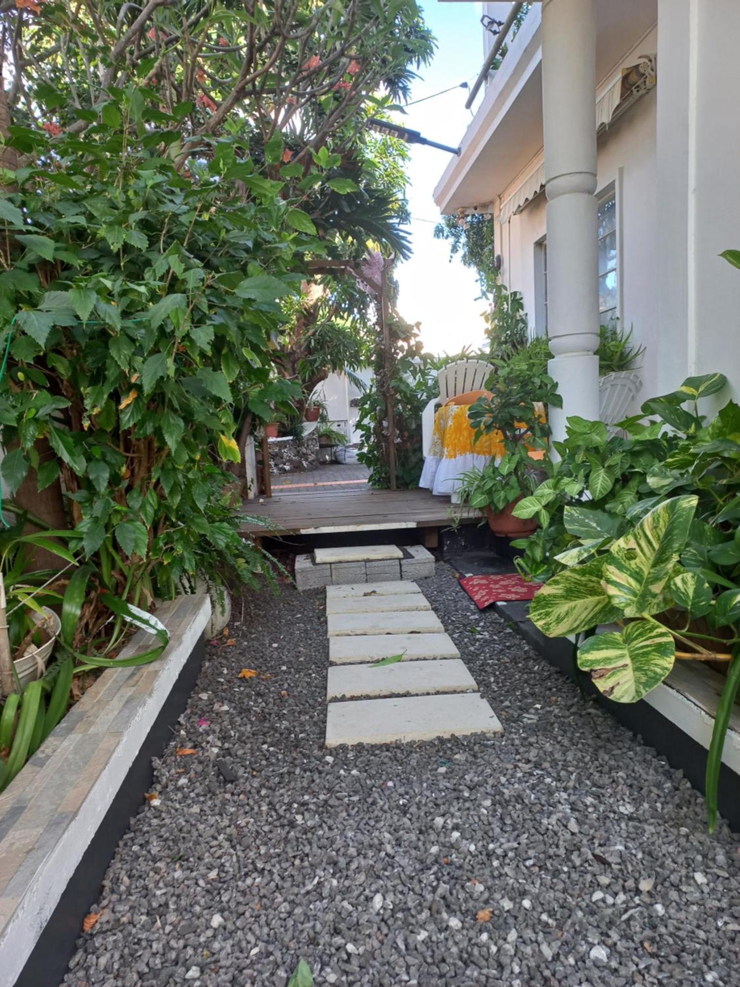Open Air Cafe & Apartments Port Louis Ngoại thất bức ảnh